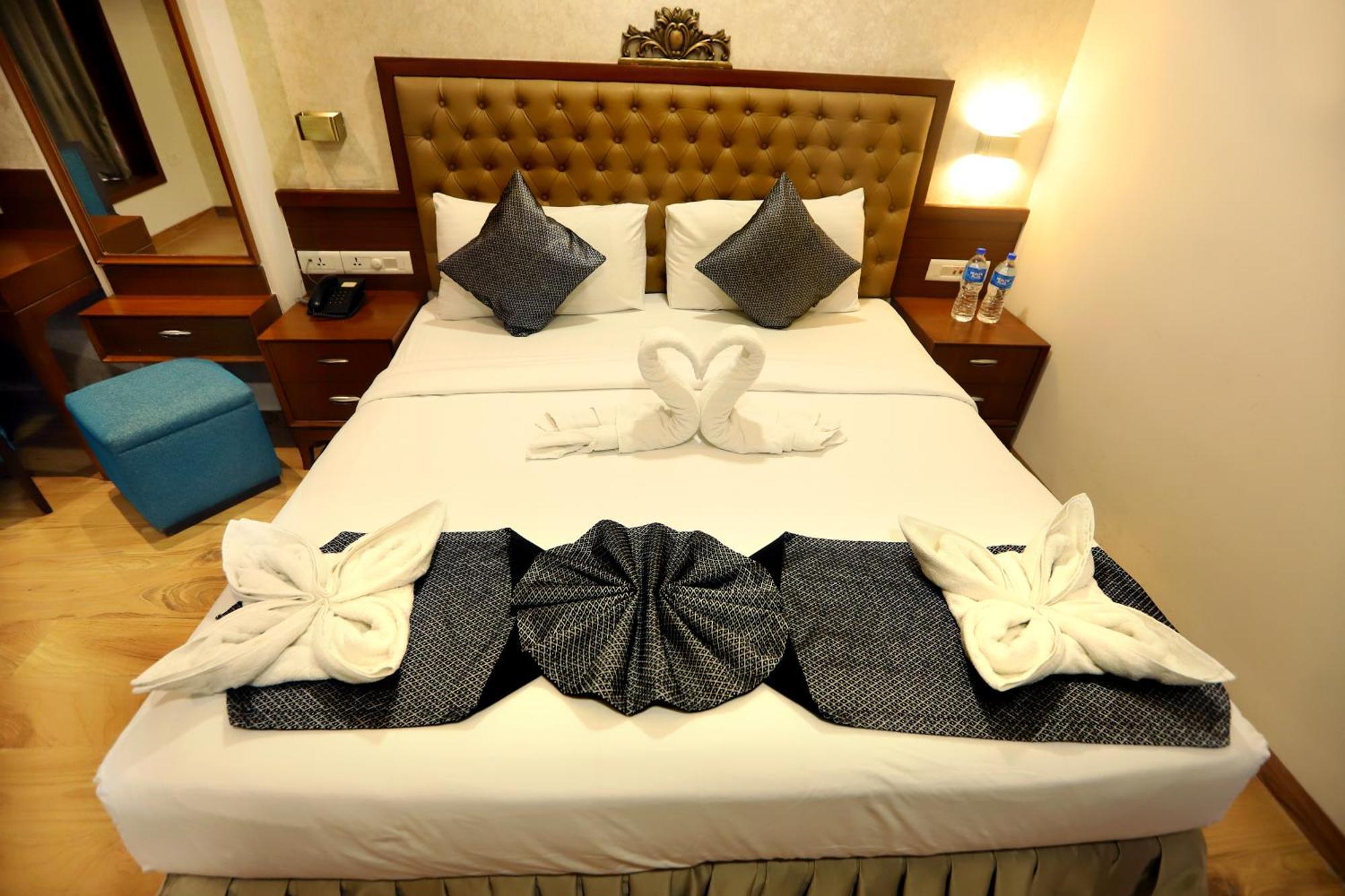 Jalsa Hotel & Banquets,Indore Eksteriør bilde