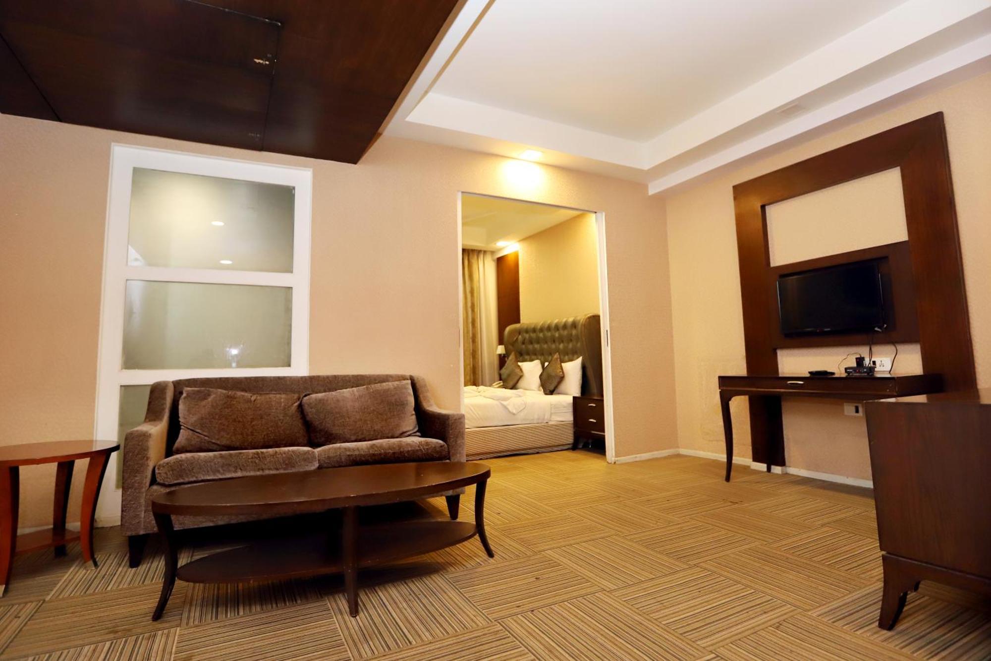 Jalsa Hotel & Banquets,Indore Eksteriør bilde