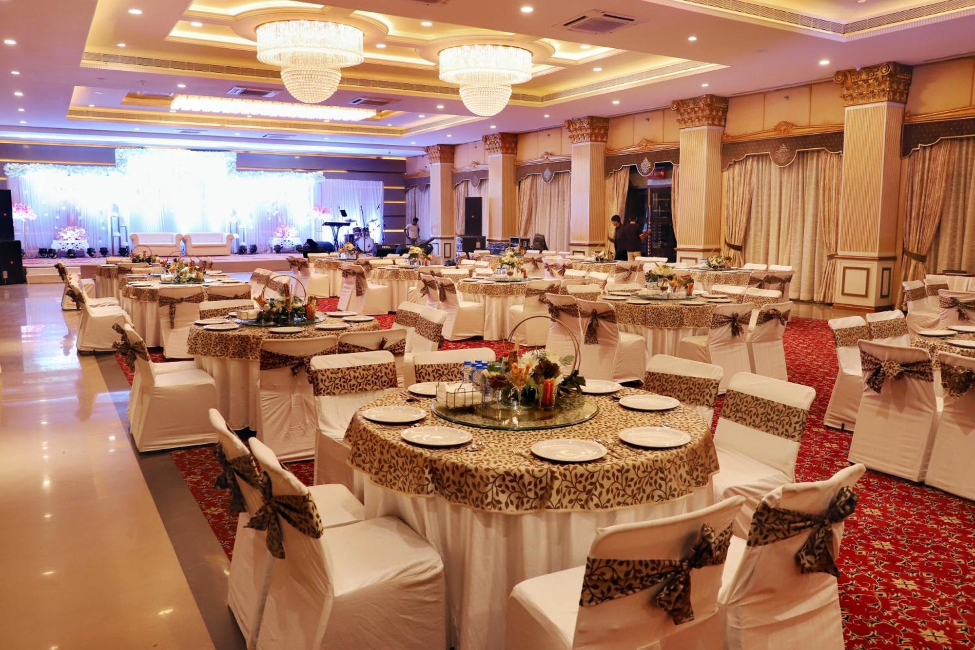 Jalsa Hotel & Banquets,Indore Eksteriør bilde