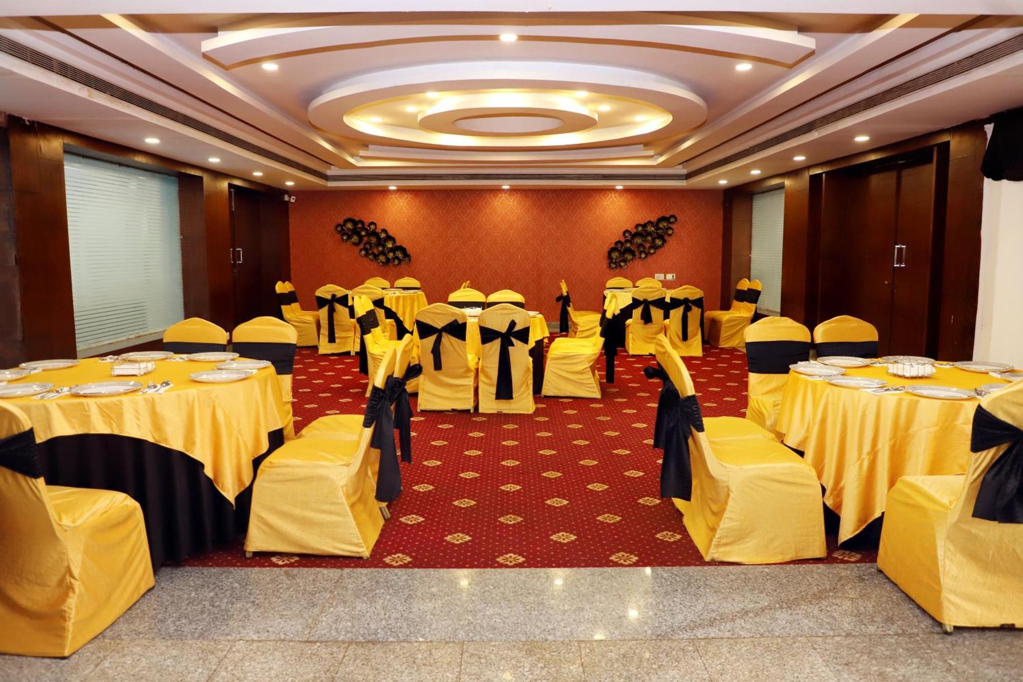 Jalsa Hotel & Banquets,Indore Eksteriør bilde